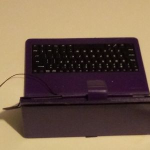 Tablet case with keyboard